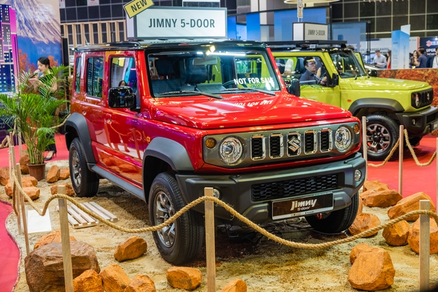 Suzuki Jimny 5 cửa hứa hẹn chính thức ra mắt Đông Nam Á vào giữa tháng 2: Hàng trăm người đặt cọc ở Indonesia, về Việt Nam khó giữ giá ước tính hơn 700 triệu ở hàng xóm - Ảnh 1.