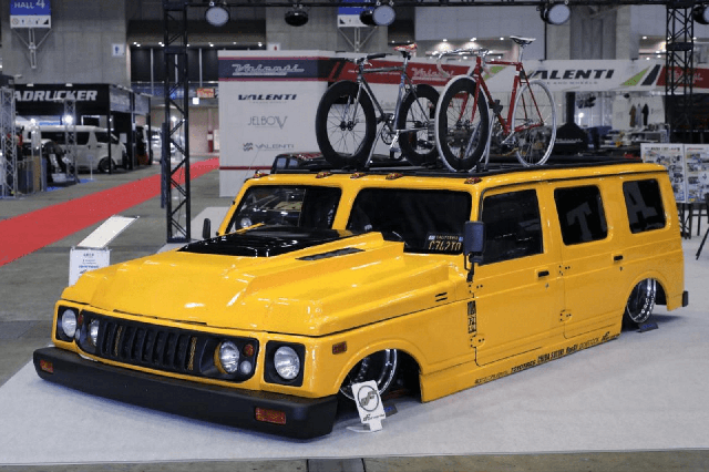 Một chiếc Suzuki Jimny là không đủ? Chiếc "Jimny x2" có nhiều chi tiết gây sốc, trông thì to nhưng khoang thì nhỏ, SUV off-road nhưng gầm thấp còn thua sedan - Ảnh 1. Một chiếc Suzuki Jimny là không đủ? Chiếc "Jimny x2" có nhiều chi tiết gây sốc, trông thì to nhưng khoang thì nhỏ, SUV off-road nhưng gầm thấp còn thua sedan - Ảnh 1.