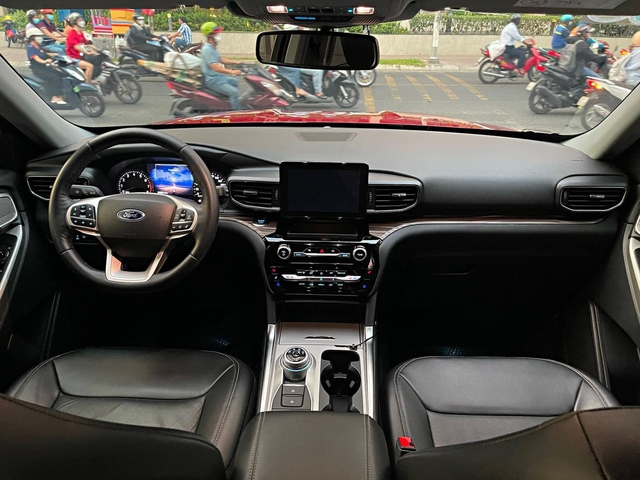 Ford Explorer đồng loạt giảm 440 triệu tại đại lý: Giá lần đầu dưới 2 tỷ, dễ cạnh tranh hơn với Hyundai Palisade - Ảnh 2. Ford Explorer đồng loạt giảm 440 triệu tại đại lý: Giá lần đầu dưới 2 tỷ, dễ cạnh tranh hơn với Hyundai Palisade - Ảnh 2.