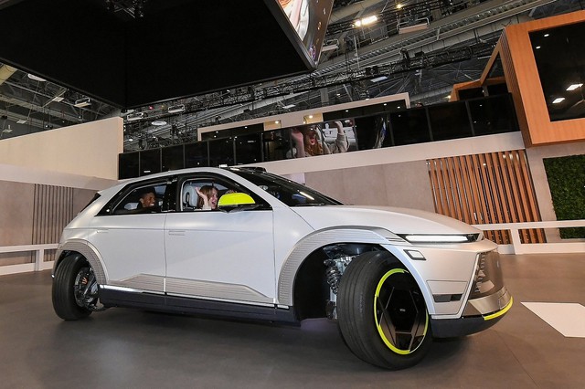 Báo Mỹ chỉ ra 10 xe và công nghệ đi kèm đáng chú ý nhất tại CES 2024 - Ảnh 2. Báo Mỹ chỉ ra 10 xe và công nghệ đi kèm đáng chú ý nhất tại CES 2024 - Ảnh 2.