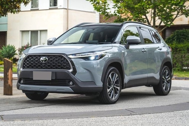 Sales hé lộ thông tin Corolla Cross 2024 sắp bán tại Việt Nam: Bỏ bản G, thêm cửa sổ trời toàn cảnh, phanh tay điện tử - Ảnh 1. Sales hé lộ thông tin Corolla Cross 2024 sắp bán tại Việt Nam: Bỏ bản G, thêm cửa sổ trời toàn cảnh, phanh tay điện tử - Ảnh 1.