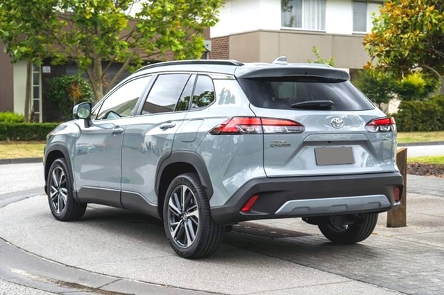 Sales hé lộ thông tin Corolla Cross 2024 sắp bán tại Việt Nam: Bỏ bản G, thêm cửa sổ trời toàn cảnh, phanh tay điện tử - Ảnh 2. Sales hé lộ thông tin Corolla Cross 2024 sắp bán tại Việt Nam: Bỏ bản G, thêm cửa sổ trời toàn cảnh, phanh tay điện tử - Ảnh 2.