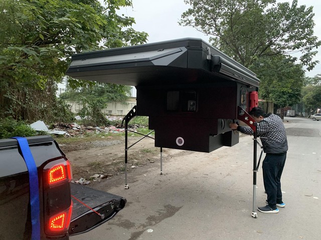 Chủ xe Ford Ranger chi hơn 300 triệu lắp nhà di động: Đủ điều hòa, tủ lạnh, bếp, sạc mặt trời, tháo lắp trong 15 phút - Ảnh 5. Chủ xe Ford Ranger chi hơn 300 triệu lắp nhà di động: Đủ điều hòa, tủ lạnh, bếp, sạc mặt trời, tháo lắp trong 15 phút - Ảnh 5.