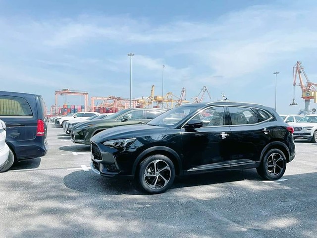 MG HS 2024 chốt ra mắt VN cuối tháng này: Giá dự kiến từ 750 triệu, nhiều thay đổi lột xác đấu CX-5, Tucson - Ảnh 1. MG HS 2024 chốt ra mắt VN cuối tháng này: Giá dự kiến từ 750 triệu, nhiều thay đổi lột xác đấu CX-5, Tucson - Ảnh 1.