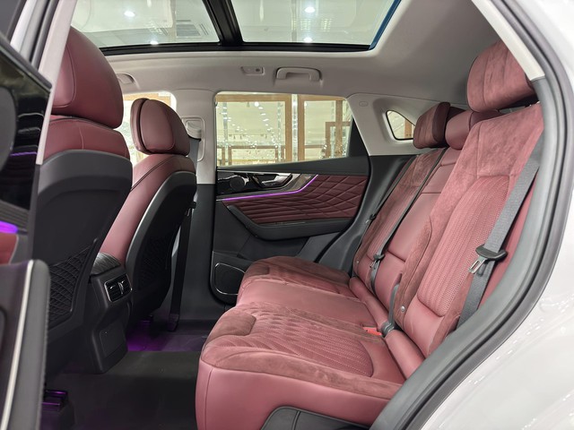 Đại lý báo giá Hongqi HS5 từ 780 triệu tại Việt Nam, kỳ vọng tiếp nối Beijing X7 đấu CX-5 và Tucson - Ảnh 4. Đại lý báo giá Hongqi HS5 từ 780 triệu tại Việt Nam, kỳ vọng tiếp nối Beijing X7 đấu CX-5 và Tucson - Ảnh 4.