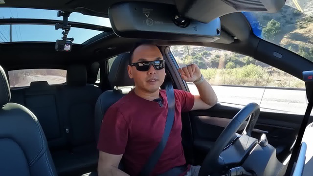 Reviewer Mỹ đánh giá VinFast VF 8: Khó tin đây là xe của hãng mới, đáng mua trong tầm giá, sẽ sớm phổ biến - Ảnh 5. Reviewer Mỹ đánh giá VinFast VF 8: Khó tin đây là xe của hãng mới, đáng mua trong tầm giá, sẽ sớm phổ biến - Ảnh 5.