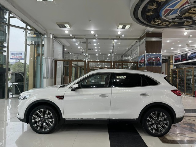 Lô Hongqi HS5 đầu tiên Việt Nam chốt giá 959 triệu: Đều ‘full option’, không phải xe mới, nhiều công nghệ đấu Santa Fe - Ảnh 5. Lô Hongqi HS5 đầu tiên Việt Nam chốt giá 959 triệu: Đều ‘full option’, không phải xe mới, nhiều công nghệ đấu Santa Fe - Ảnh 5.