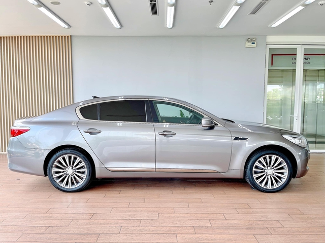 Kia Quoris hiếm hoi giảm giá còn hơn 1,5 tỷ tại đại lý: Ngang cỡ 'Mẹc S' nhưng rẻ ngang Camry, đời xe phải đánh đổi - Ảnh 1. Kia Quoris hiếm hoi giảm giá còn hơn 1,5 tỷ tại đại lý: Ngang cỡ 'Mẹc S' nhưng rẻ ngang Camry, đời xe phải đánh đổi - Ảnh 1.