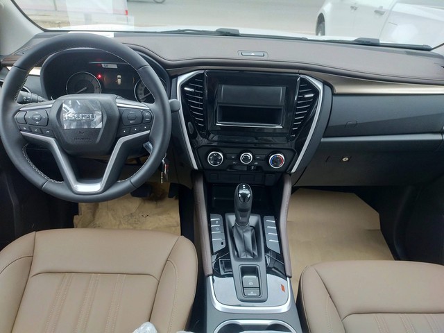 Đại lý xả kho những chiếc Isuzu mu-X 2022 cuối cùng: Giảm sâu nhất 164 triệu đồng, xe đấu Santa Fe nhưng giá ngang Tucson - Ảnh 5. Đại lý xả kho những chiếc Isuzu mu-X 2022 cuối cùng: Giảm sâu nhất 164 triệu đồng, xe đấu Santa Fe nhưng giá ngang Tucson - Ảnh 5.