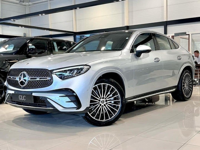 Đại lý nhận cọc Mercedes-Benz GLC 300 Coupe 2024: Giá dự kiến 3,3 tỷ, cuối năm mới có xe - Ảnh 1.