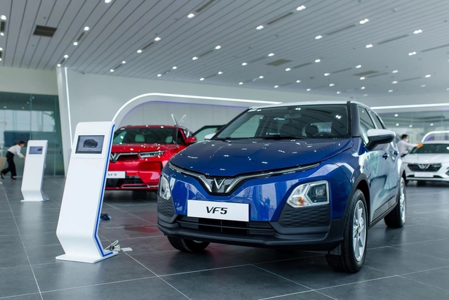 Báo Indonesia: VinFast sẽ sớm xây nhà máy tay lái nghịch, VinFast VF 5 là 'phát súng đầu tiên' với giá có thể rẻ ngang xe Wuling - Ảnh 1. Báo Indonesia: VinFast sẽ sớm xây nhà máy tay lái nghịch, VinFast VF 5 là 'phát súng đầu tiên' với giá có thể rẻ ngang xe Wuling - Ảnh 1.