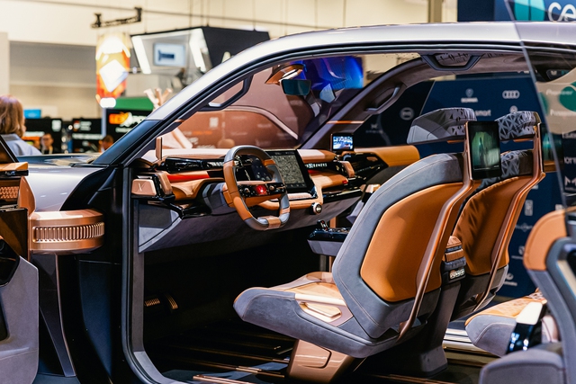 Bán tải điện VinFast VF Wild ra mắt: Ghế xịn, màn hình riêng cho hàng 2, thùng hàng thông nội thất - Ảnh 3. VinFast ra mắt concept bán tải 'hoang dã', nằm chung phân khúc cỡ trung với Ford Ranger - Ảnh 3.