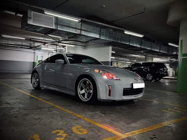 Nissan 350Z bán lại sau 13 năm vẫn có giá gần 1 tỷ đồng, người bán chia sẻ: 'Xe gần như zin hoàn toàn' - Ảnh 1.