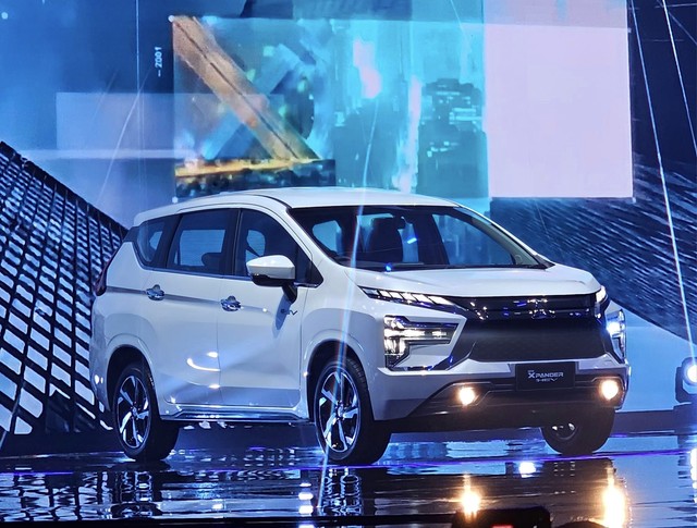 Mitsubishi Xpander HEV ra mắt: Máy hybrid 1.6L, cần số điện tử, 7 chế độ lái, giá quy đổi gần 630 triệu - Ảnh 1. Mitsubishi Xpander HEV ra mắt: Máy hybrid 1.6L, cần số điện tử, 7 chế độ lái, giá quy đổi gần 630 triệu - Ảnh 1.