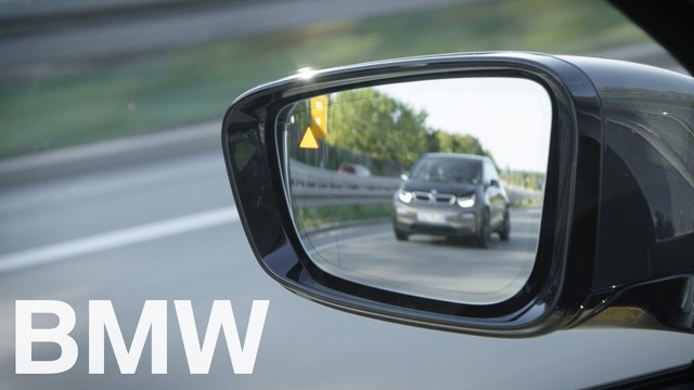 Người lái BMW chỉ cần đánh mắt để xe tự chuyển làn - Ảnh 1. Người lái BMW chỉ cần đánh mắt để xe tự chuyển làn - Ảnh 1.