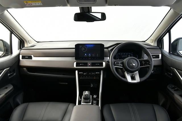 Mitsubishi Xpander HEV ra mắt: Máy hybrid 1.6L, cần số điện tử, 7 chế độ lái, giá quy đổi gần 630 triệu - Ảnh 3. Mitsubishi Xpander HEV ra mắt: Máy hybrid 1.6L, cần số điện tử, 7 chế độ lái, giá quy đổi gần 630 triệu - Ảnh 3.