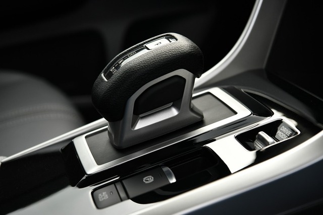 Mitsubishi Xpander HEV ra mắt: Máy hybrid 1.6L, cần số điện tử, 7 chế độ lái, giá quy đổi gần 630 triệu - Ảnh 4. Mitsubishi Xpander HEV ra mắt: Máy hybrid 1.6L, cần số điện tử, 7 chế độ lái, giá quy đổi gần 630 triệu - Ảnh 4.