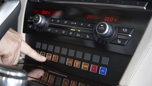 Bên trong xe BMW 7-Series bọc thép của cựu tổng thống Malaysia - Ảnh 3. Bên trong xe BMW 7-Series bọc thép của cựu tổng thống Malaysia - Ảnh 3.