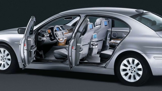 Bên trong xe BMW 7-Series bọc thép của cựu tổng thống Malaysia - Ảnh 2. Bên trong xe BMW 7-Series bọc thép của cựu tổng thống Malaysia - Ảnh 2.