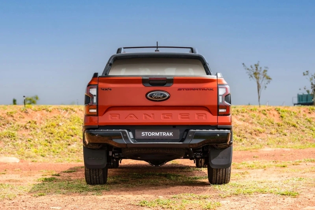 Ford Ranger Stormtrak được xác nhận ra mắt tại Việt Nam: Hầm hố hơn Wildtrak, thêm sức ép cho Triton Athlete - Ảnh 5. Ford Ranger Stormtrak được xác nhận ra mắt tại Việt Nam: Hầm hố hơn Wildtrak, thêm sức ép cho Triton Athlete - Ảnh 5.