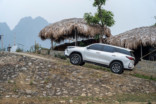 Cơ hội nào cho Toyota Fortuner 2024 tại Việt Nam khi thêm tiện nghi, giảm giá bán, bỏ số sàn - Ảnh 2. Cơ hội nào cho Toyota Fortuner 2024 tại Việt Nam khi thêm tiện nghi, giảm giá bán, bỏ số sàn - Ảnh 2.