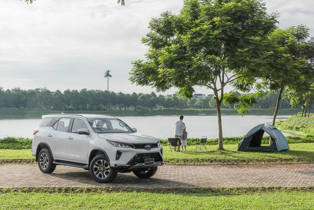 Cơ hội nào cho Toyota Fortuner 2024 tại Việt Nam khi thêm tiện nghi, giảm giá bán, bỏ số sàn - Ảnh 1.