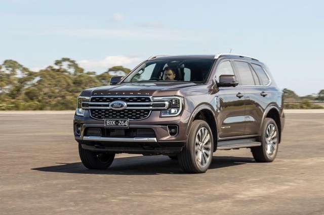 Ford Everest Platinum được xác nhận sắp ra mắt Việt Nam, sẽ thành ‘vua trang bị’ trong phân khúc với giá dự kiến khoảng 1,7 tỷ - Ảnh 1. Ford Everest Platinum được xác nhận sắp ra mắt Việt Nam, sẽ thành ‘vua trang bị’ trong phân khúc với giá dự kiến khoảng 1,7 tỷ - Ảnh 1.