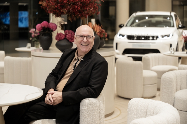 Đoàn JLR châu Á-Thái Bình Dương: ‘Trung tâm trưng bày mới của Land Rover Việt Nam ấn tượng nhưng không dễ nhân rộng’ - Ảnh 4. Đoàn JLR châu Á-Thái Bình Dương: ‘Trung tâm trưng bày mới của Land Rover Việt Nam ấn tượng nhưng không dễ nhân rộng’ - Ảnh 4.