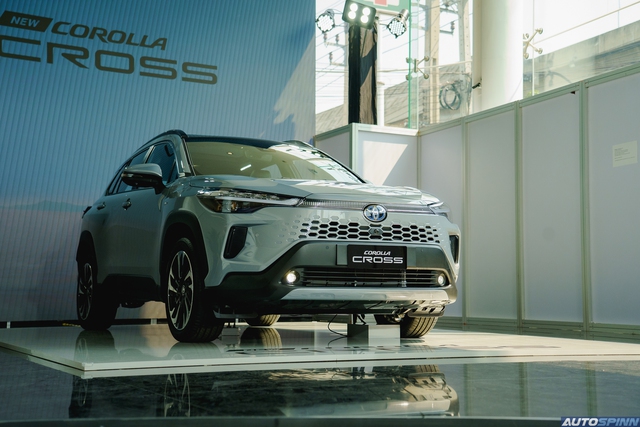 Ra mắt Toyota Corolla Cross 2024: Giá quy đổi từ 680 triệu, lưới tản nhiệt kiểu Lexus RX, có thể Việt Nam sau Tết - Ảnh 1. Ra mắt Toyota Corolla Cross 2024: Giá quy đổi từ 680 triệu, lưới tản nhiệt kiểu Lexus RX, có thể Việt Nam sau Tết - Ảnh 1.