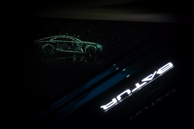 Để được xe Bentley 'chào' ấn tượng thế này, người dùng phải bỏ ra 2 triệu USD - Ảnh 3. Để được xe Bentley 'chào' ấn tượng thế này, người dùng phải bỏ ra 2 triệu USD - Ảnh 3.