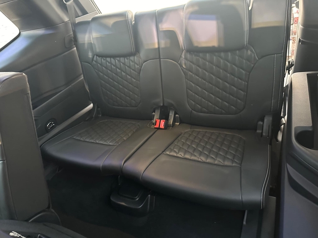Ảnh thực tế Ford Everest Platinum tại Việt Nam: Nhiều trang bị vượt phân khúc, đẹp hơn Titanium, giá dự kiến 1,509 tỷ - Ảnh 8. Ảnh thực tế Ford Everest Platinum tại Việt Nam: Nhiều trang bị vượt phân khúc, đẹp hơn Titanium, giá dự kiến 1,509 tỷ - Ảnh 8.