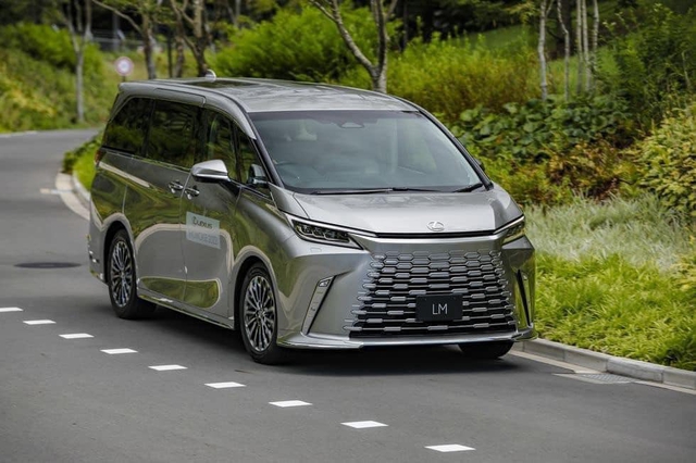 Đại lý ồ ạt nhận cọc Lexus LM 500h tại Việt Nam: Giá dự kiến từ 7,21 tỷ, 2 phiên bản, ra mắt tháng này - Ảnh 2. Đại lý ồ ạt nhận cọc Lexus LM 500h tại Việt Nam: Giá dự kiến từ 7,21 tỷ, 2 phiên bản, ra mắt tháng này - Ảnh 2.