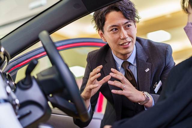 Chuyện kể của một sales Toyota: 'Không chèo kéo khách nhưng luôn là người bán hàng giỏi nhất' - Ảnh 2. Chuyện kể của một sales Toyota: 'Không chèo kéo khách nhưng luôn là người bán hàng giỏi nhất' - Ảnh 2.