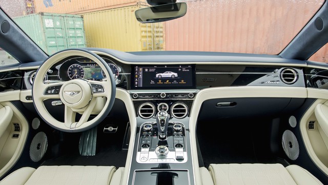 Bentley Continental GT Azure V8 độc bản đến Việt Nam: Màu sơn Topaz Blue lần đầu xuất hiện, giá gần 22 tỷ - Ảnh 4. Bentley Continental GT Azure V8 độc bản đến Việt Nam: Màu sơn Topaz Blue lần đầu xuất hiện, giá gần 22 tỷ - Ảnh 4.