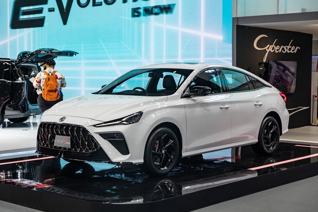 Triển lãm ô tô lớn nhất ĐNA cho thấy xu hướng rất dễ xảy ra ở Việt Nam: 5/10 hãng bán chạy nhất tới từ Trung Quốc, xe Nhật vẫn được ưa chuộng nhưng dần lui về sau - Ảnh 7. Triển lãm ô tô lớn nhất ĐNA cho thấy xu hướng rất dễ xảy ra ở Việt Nam: 5/10 hãng bán chạy nhất tới từ Trung Quốc, xe Nhật vẫn được ưa chuộng nhưng dần lui về sau - Ảnh 7.