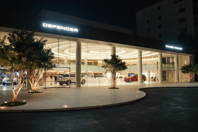 Hai dòng Range Rover đỉnh nhất Việt Nam đã có thể cá nhân hóa ngay tại Hà Nội - Ảnh 1. Hai dòng Range Rover đỉnh nhất Việt Nam đã có thể cá nhân hóa ngay tại Hà Nội - Ảnh 1.