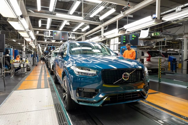 Xe Volvo chạy động cơ diesel cuối cùng vừa xuất xưởng - Ảnh 2. Xe Volvo chạy động cơ diesel cuối cùng vừa xuất xưởng - Ảnh 2.