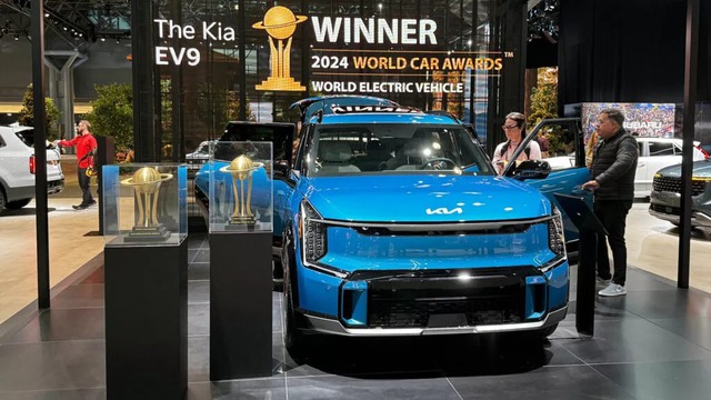 Xe thế giới của năm gọi tên Kia EV9 - Ảnh 2.