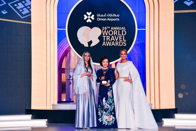 CEO VinFast Thái Lan: Ngồi 'ghế nóng' 6 tháng đã có màn ra mắt quan trọng, từng giữ vị trí quan trọng trong nhiều công ty truyền hình - Ảnh 4. CEO VinFast Thái Lan: Ngồi 'ghế nóng' 6 tháng đã có màn ra mắt quan trọng, từng giữ vị trí quan trọng trong nhiều công ty truyền hình - Ảnh 4.