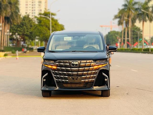 Toyota Alphard mới ra thế hệ mới đã sắp có nâng cấp đáng giá: Vừa thêm bản tiêu chuẩn mới giá rẻ hơn, lại bổ sung bản cao cấp rộng rãi như khoang hạng nhất - Ảnh 3. Toyota Alphard mới ra thế hệ mới đã sắp có nâng cấp đáng giá: Vừa thêm bản tiêu chuẩn mới giá rẻ hơn, lại bổ sung bản cao cấp rộng rãi như khoang hạng nhất - Ảnh 3.