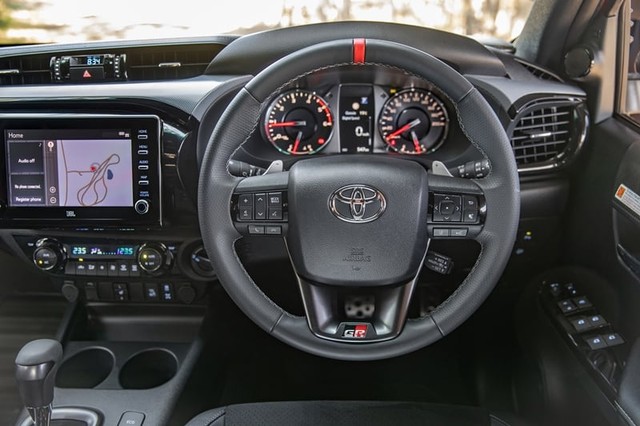 Toyota Hilux Revo GR Sport mới sẽ ra mắt trong tháng 3 - Ảnh 6.
