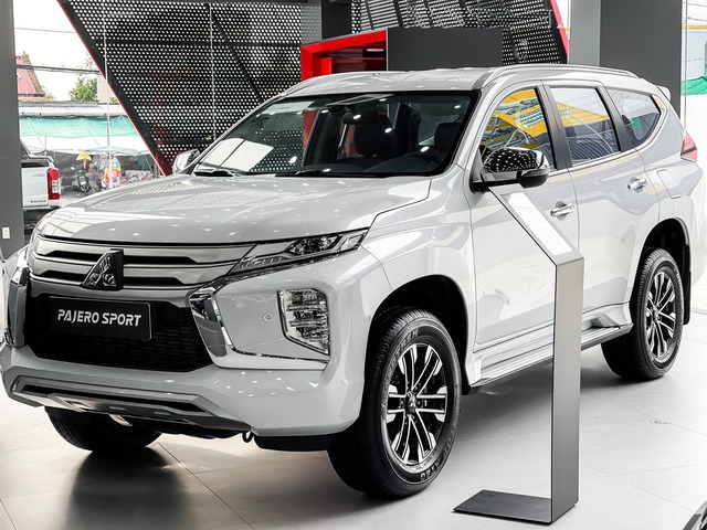 Hàng loạt SUV 7 chỗ tìm cách xả hàng: Nhiều mẫu giảm niêm yết, có mẫu giảm tới hơn 400 triệu - Ảnh 5.