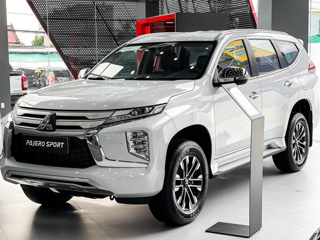 Hàng loạt SUV 7 chỗ tìm cách xả hàng: Nhiều mẫu giảm niêm yết, có mẫu giảm tới hơn 400 triệu - Ảnh 5. Hàng loạt SUV 7 chỗ tìm cách xả hàng: Nhiều mẫu giảm niêm yết, có mẫu giảm tới hơn 400 triệu - Ảnh 5.