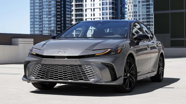 Toyota lý giải vì sao Camry đời mới chỉ có động cơ hybrid - Ảnh 3. Toyota lý giải vì sao Camry đời mới chỉ có động cơ hybrid - Ảnh 3.