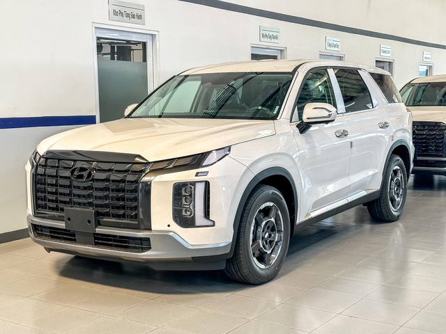 Hyundai Palisade giảm mạnh tại đại lý: Sâu nhất 100 triệu đồng, phả hơi nóng lên Explorer và Teramont - Ảnh 2.