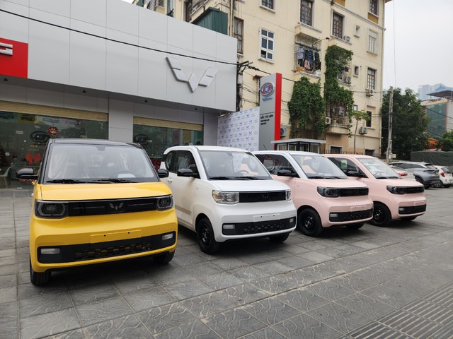 Lạm bàn chuyện Wuling Mini EV chạy dịch vụ, reviewer Tiến Thượng Lê: 'Nó kiếm tiền tốt hơn là một chiếc Toyota' - Ảnh 5. Lạm bàn chuyện Wuling Mini EV chạy dịch vụ, reviewer Tiến Thượng Lê: 'Nó kiếm tiền tốt hơn là một chiếc Toyota' - Ảnh 5.