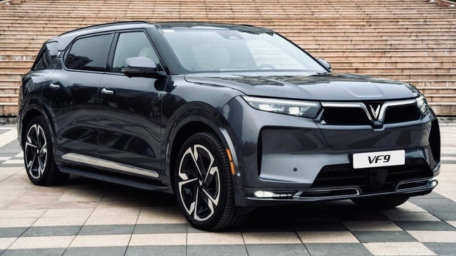 Tầm giá 1,5 tỷ đồng, VinFast VF 9 hơn thua gì các xe xăng đồng hạng? - Ảnh 2. Tầm giá 1,5 tỷ đồng, VinFast VF 9 hơn thua gì các xe xăng đồng hạng? - Ảnh 2.