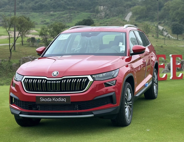 Skoda Karoq, Kodiaq giảm tới 124 triệu chi phí lăn bánh: Giá khởi điểm thực tế còn hơn 880 triệu, dễ cạnh tranh nhóm CX-5, Tucson - Ảnh 7. Skoda Karoq, Kodiaq giảm tới 124 triệu chi phí lăn bánh: Giá khởi điểm thực tế còn hơn 880 triệu, dễ cạnh tranh nhóm CX-5, Tucson - Ảnh 7.