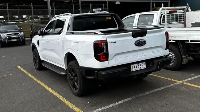 Ford Ranger hybrid cao cấp xuất hiện ngoài thực tế - Ảnh 4. Ford Ranger hybrid cao cấp xuất hiện ngoài thực tế - Ảnh 4.