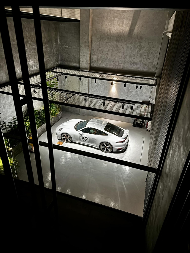 Tính chạy xuyên Việt bằng Porsche 911 Sport Classic, Cường đô-la khiến CĐM xuýt xoa: 'Xe này chạy không quá 24 giờ' - Ảnh 5. Tính chạy xuyên Việt bằng Porsche 911 Sport Classic, Cường đô-la khiến CĐM xuýt xoa: 'Xe này chạy không quá 24 giờ' - Ảnh 5.